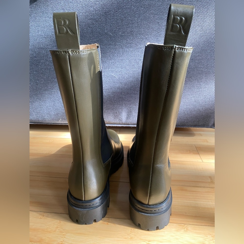 BANANA REPUBLIC Lug-sole Chelsea Boots NWOT - Picture 4 of 7